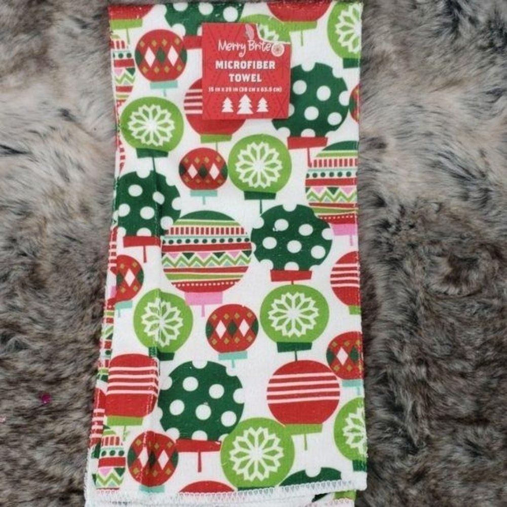 Merry Brite Christmas Balls Microfiber Towels